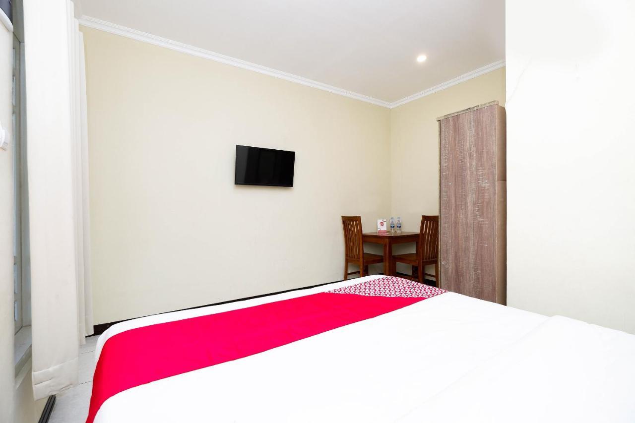 Hotel Oyo 1835 Kostel Wood Semarang Exterior foto