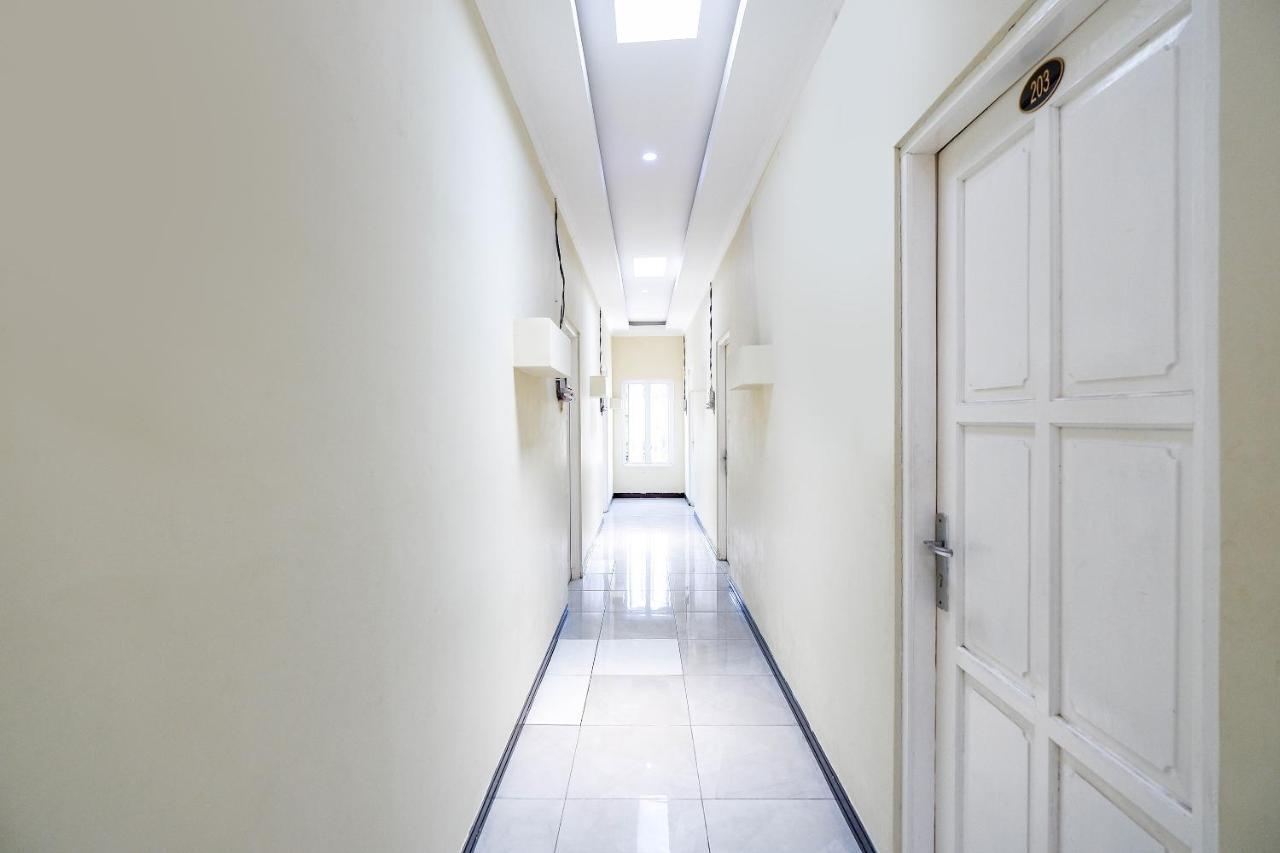 Hotel Oyo 1835 Kostel Wood Semarang Exterior foto