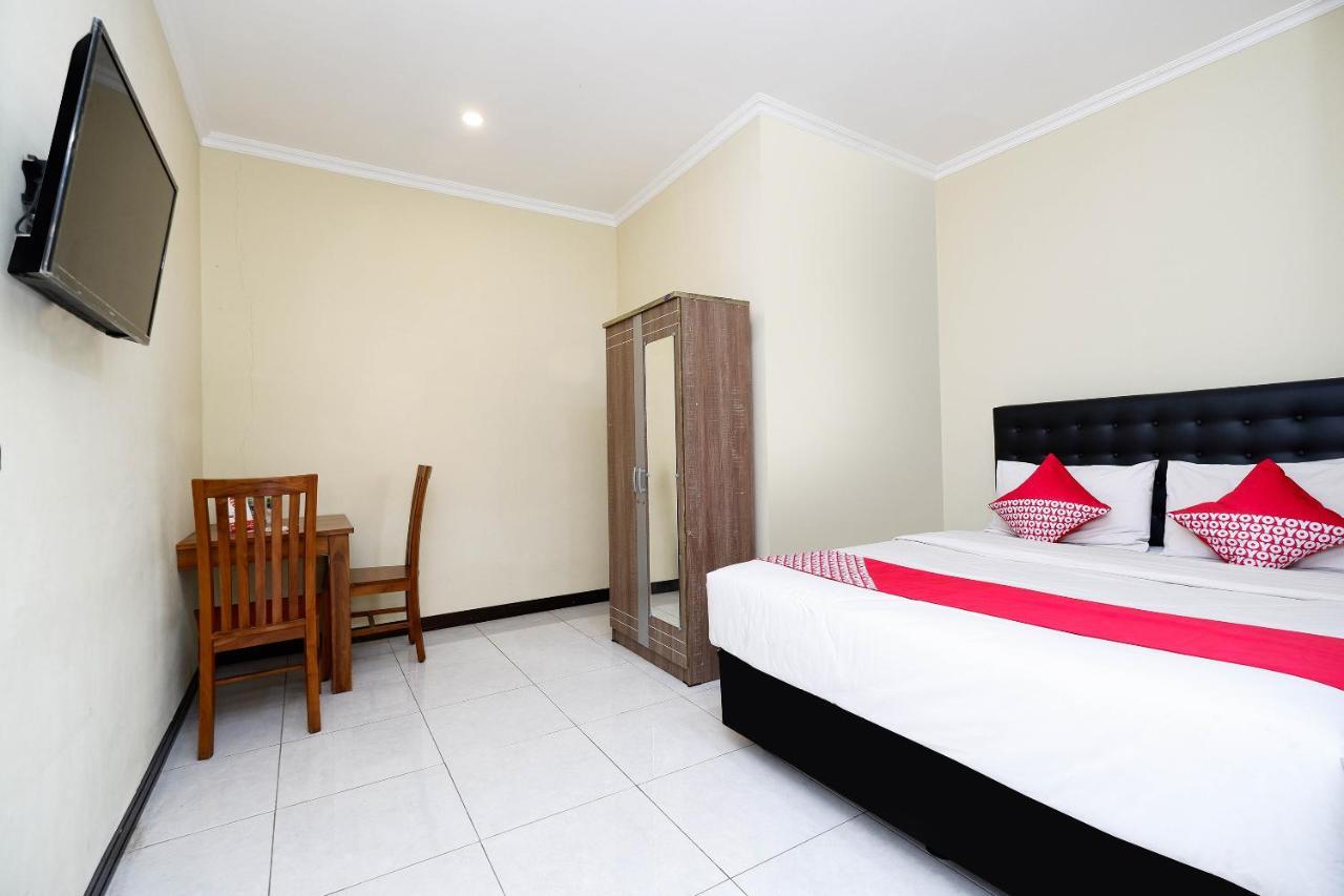 Hotel Oyo 1835 Kostel Wood Semarang Exterior foto