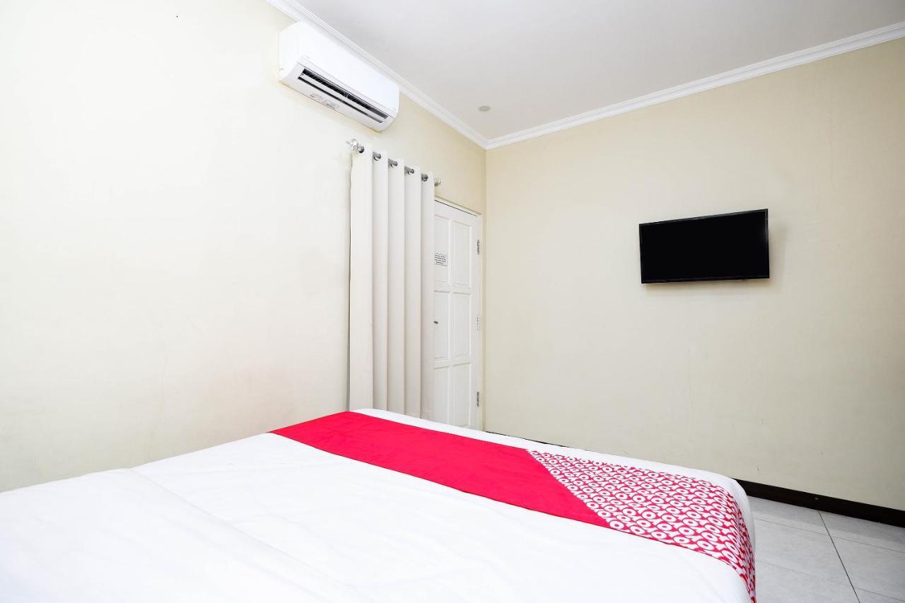 Hotel Oyo 1835 Kostel Wood Semarang Exterior foto